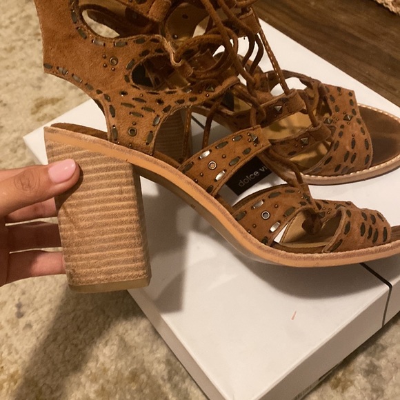 Heels - Picture 3 of 4